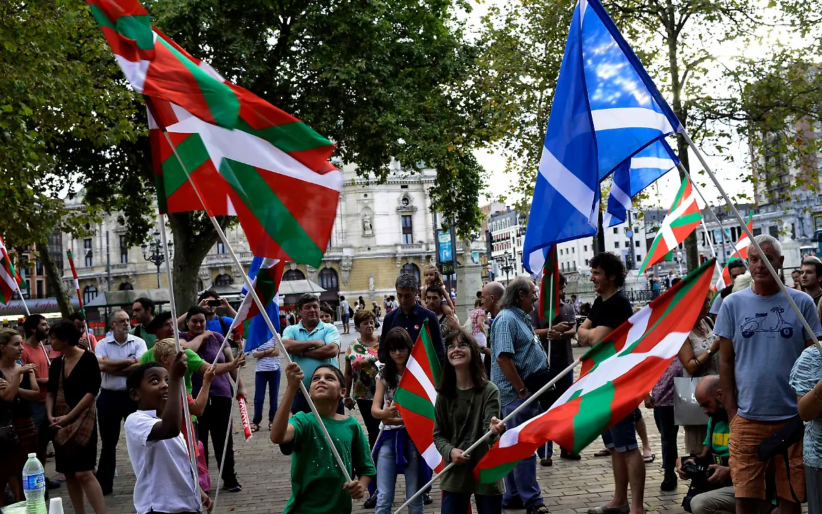 2014-09-18T182608Z-498632593-GM1EA9J06P201-RTRMADP-3-SCOTLAND-INDEPENDENCE-JPG2044235153566056149