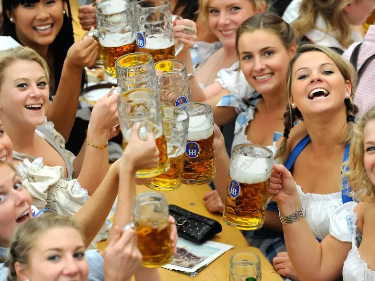 Darf-Mann-flirten-oder-nicht-Das-erkennt-er-am-Dirndl-Traegt-sie-die-Schleife-der-Schuerze-links-ist-sie-frei
