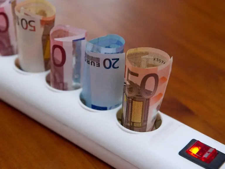 Der-Strompreis-ist-inzwischen-auf-29-4-Cent-gestiegen-Wer-bei-der-naechsten-Stromrechnung-keine-boese-Ueberraschung-erleben-moechte-sollte-Energieschluckern-den-Stecker-ziehen