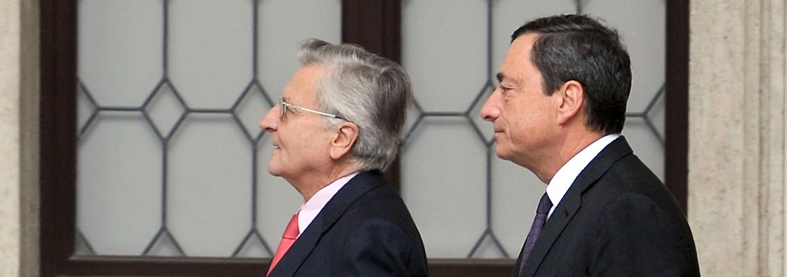 Im Gleichschritt: Jean-Claude Trichet (links) mit seinem Nachfolger Mario Draghi.