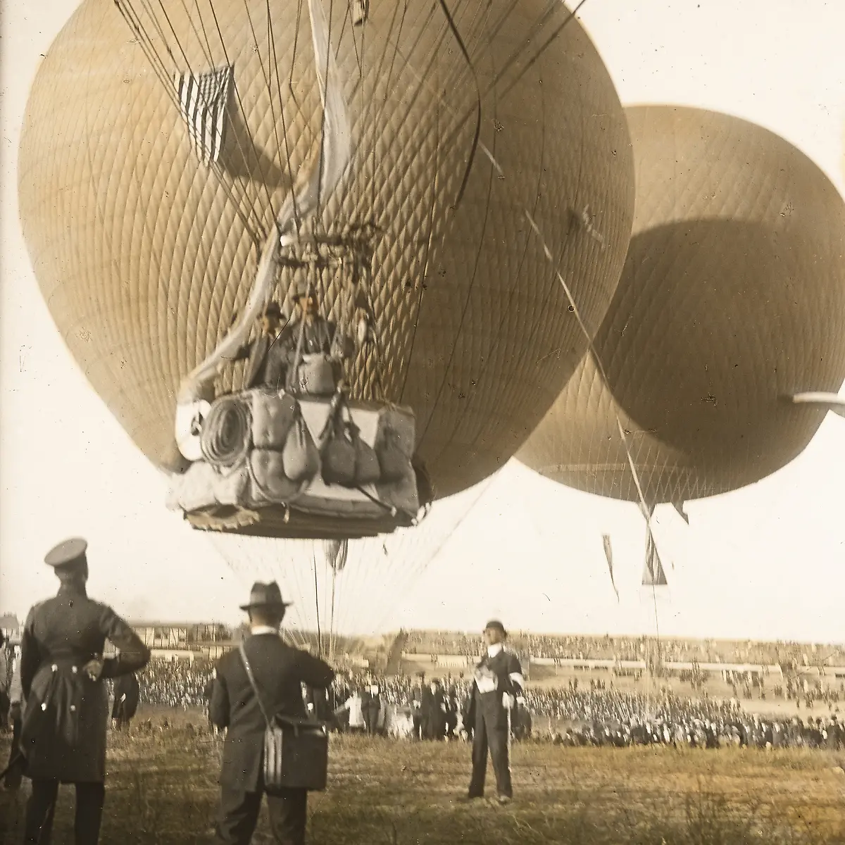 Motiv-aus-dem-Kaiserpanorama-Vor-dem-Krieg-Flugtag-in-Johannisthal