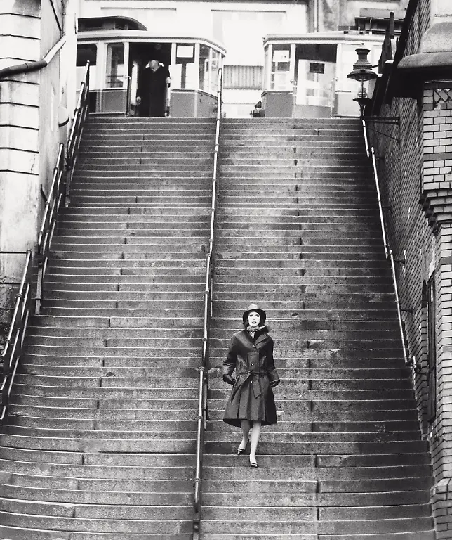 F-C-Gundlach-Modereportage-fu-r-Nino-Hamburger-Hafen-1958