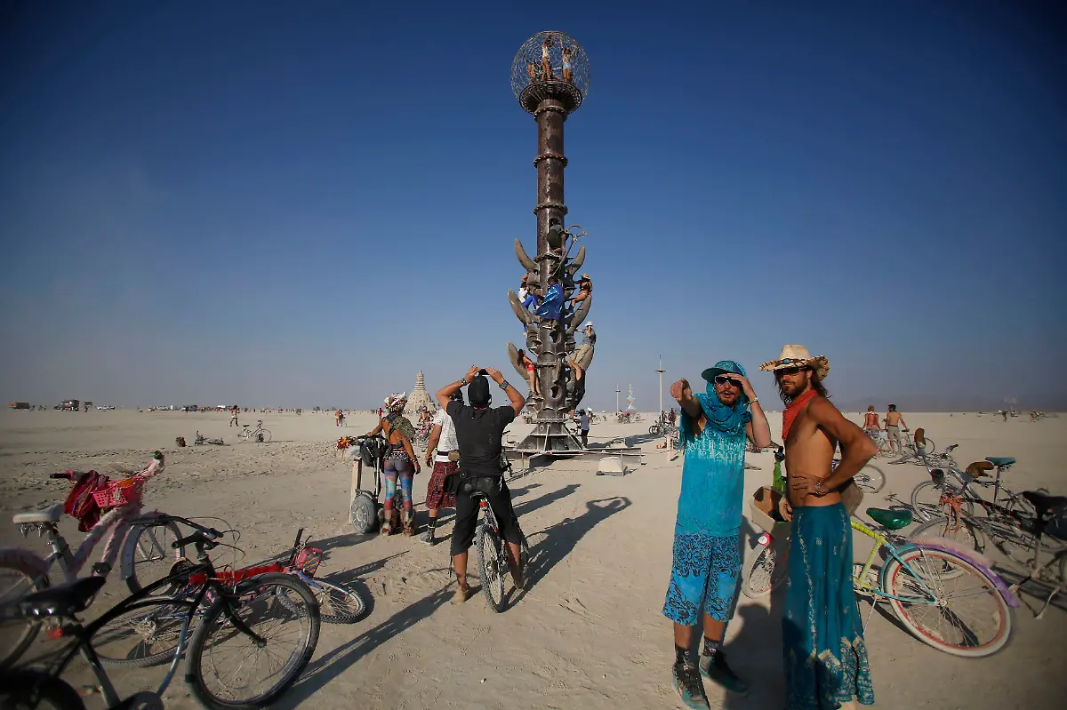 2014-09-01T062311Z-314948925-GM1EA9113MQ01-RTRMADP-3-USA-NEVADA-BURNINGMAN-JPG8203668384232802861