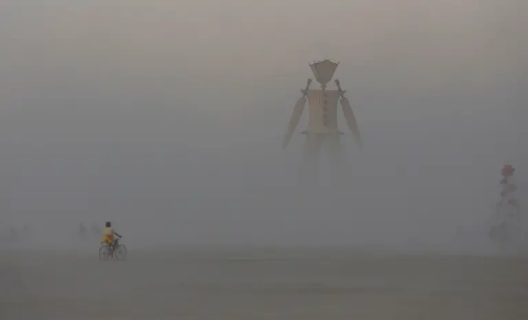 2014-08-30T175506Z-579529950-GM1EA8V032N01-RTRMADP-3-USA-NEVADA-BURNINGMAN-JPG8722081704632848569