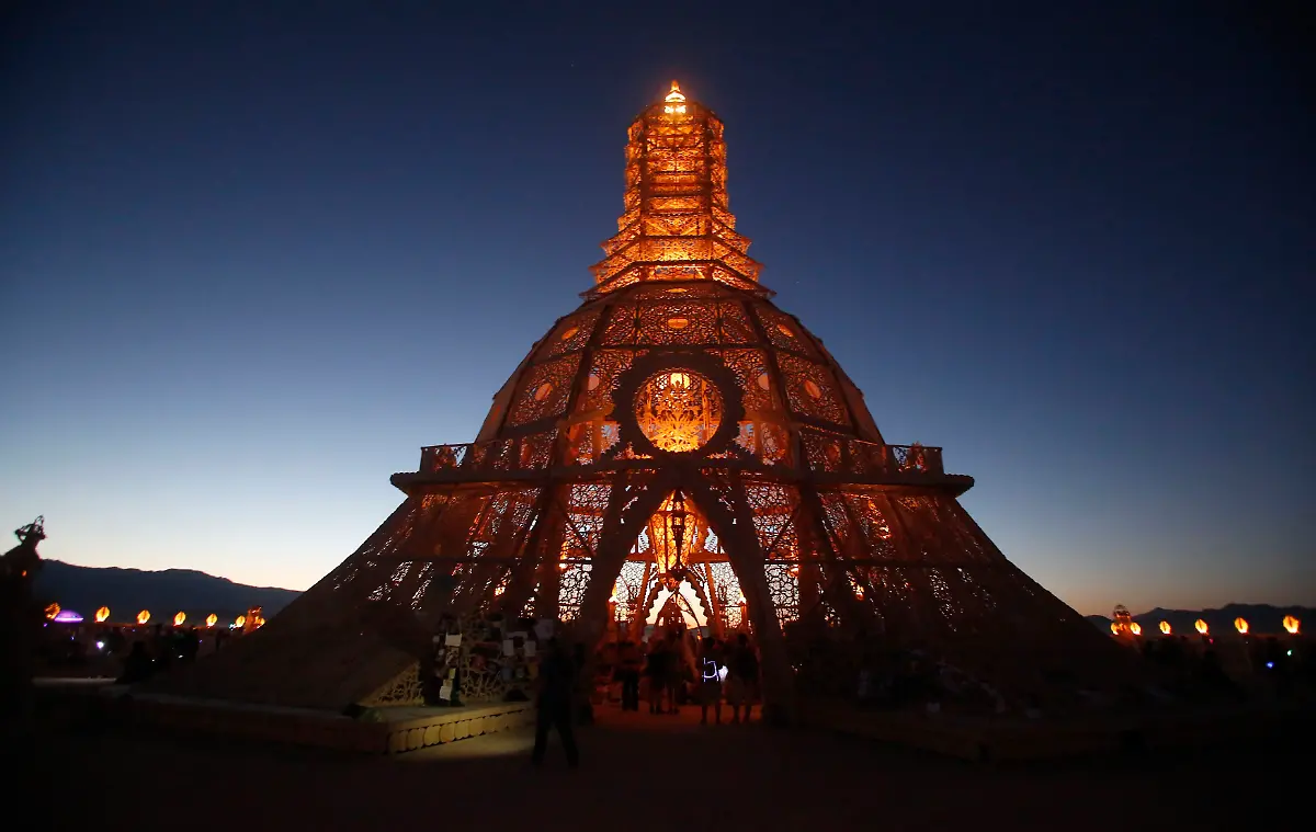 2014-08-28T234745Z-5353571-GM1EA8T0KRK01-RTRMADP-3-USA-NEVADA-BURNINGMAN-JPG9054407331349013962