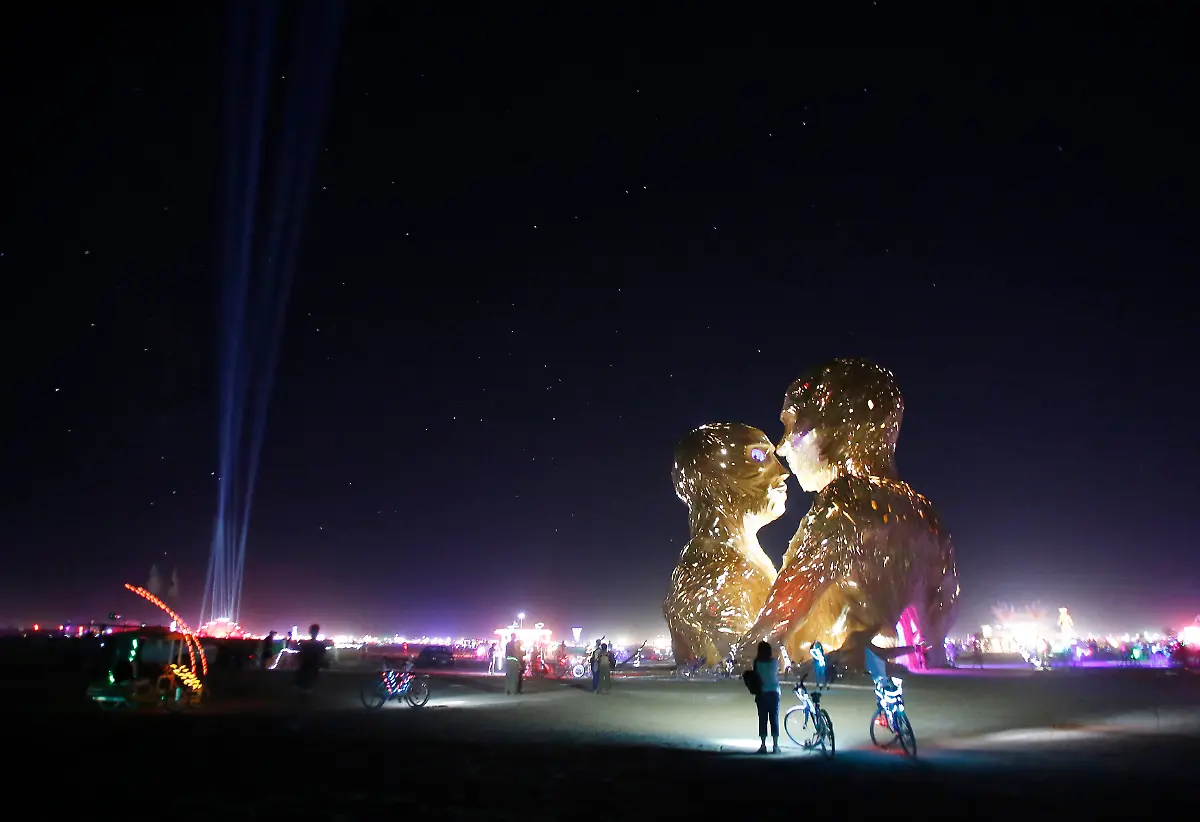 2014-08-29T015649Z-2128577045-GM1EA8T0KUC01-RTRMADP-3-USA-NEVADA-BURNINGMAN-JPG5164544847975347418