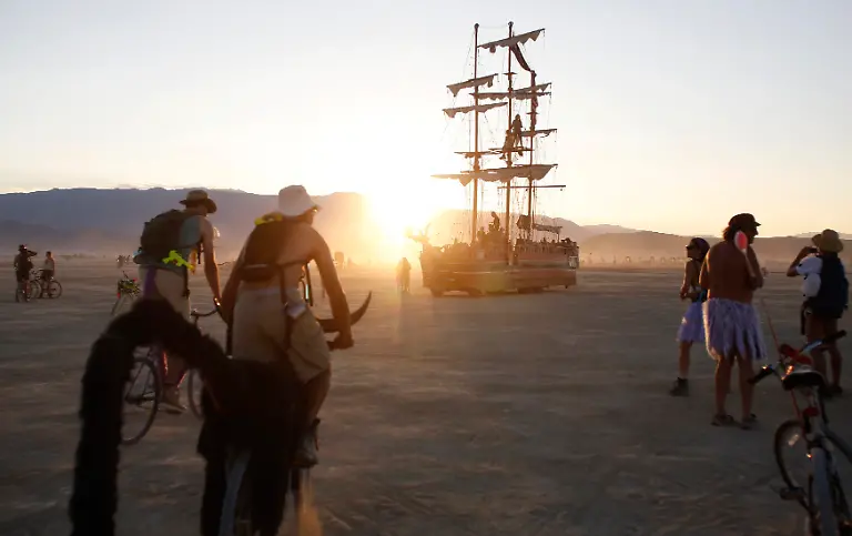2014-08-27T231757Z-1459792583-GM1EA8S0JVC01-RTRMADP-3-USA-NEVADA-BURNINGMAN-JPG4322451679170300949