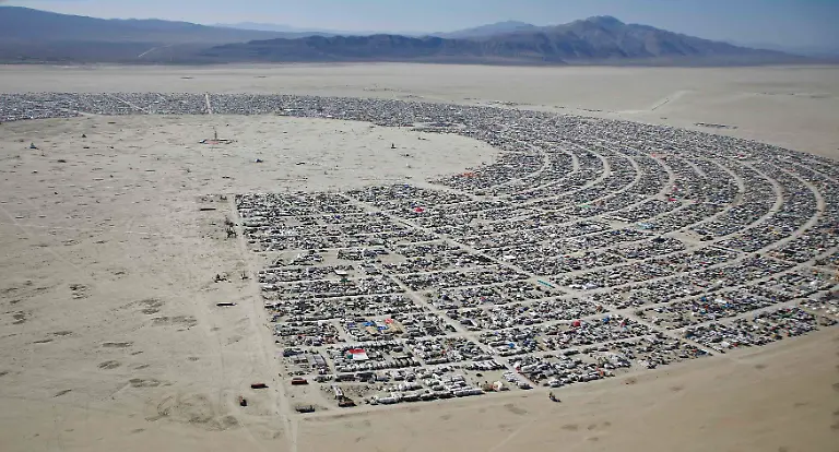 2014-08-27T230932Z-1192043352-GM1EA8S0JS801-RTRMADP-3-USA-NEVADA-BURNINGMAN-JPG8617837715312122449