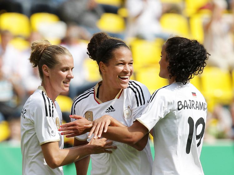 Dauerjubel in der Vorbereitung: da Mbabi ist schon vor Turnierstart die große Gewinnerin im DFB-Team.