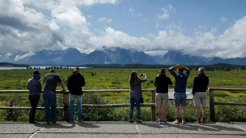 328A2C00AB56283D-jpg392033694727808572