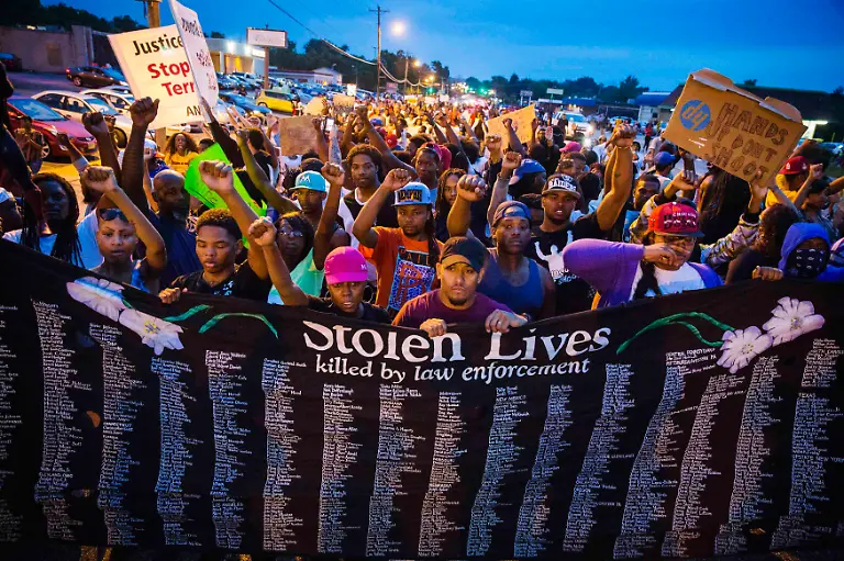 2014-08-17T013644Z-1414966356-GM1EA8H0QKO01-RTRMADP-3-USA-MISSOURI-SHOOTING-JPG9078974536991877303