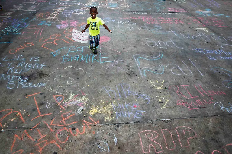 2014-08-15T232547Z-1915898803-GM1EA8G0KAZ01-RTRMADP-3-USA-MISSOURI-SHOOTING-JPG5312232436454695244