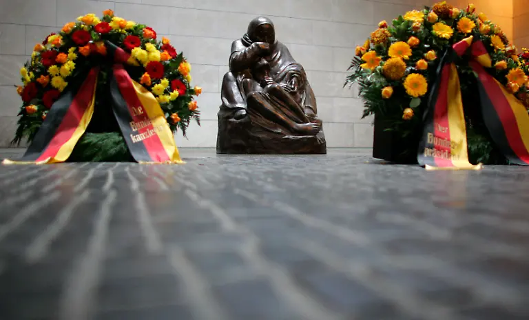 Kollwitz-Pieta-Neue-Wache-Berlin