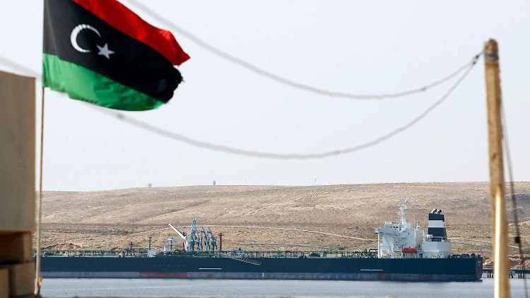 Der Öltanker "Equator" war das erste Schiff, das nach dem Ausbruch der Kämpfe an der libyschen Küste "schwarzes Gold" für den Weltmarkt übernahm.