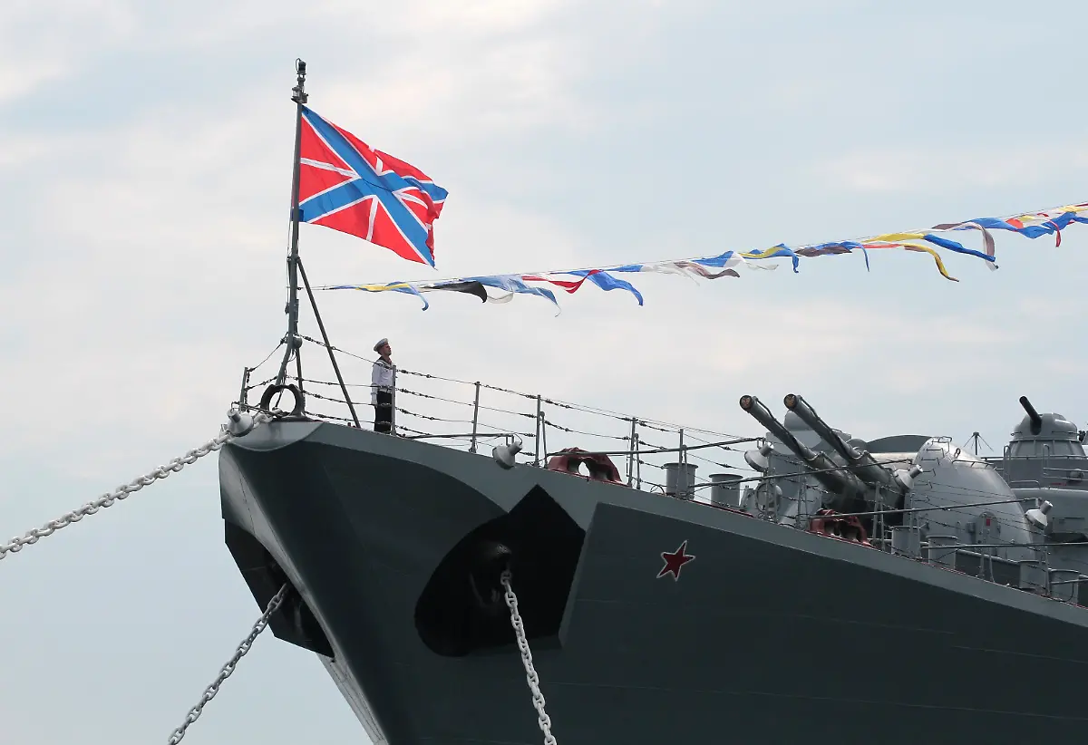 2014-07-25T131935Z-42048609-GM1EA7P1N5K01-RTRMADP-3-RUSSIA-DEFENCE-JPG3840431113164520447