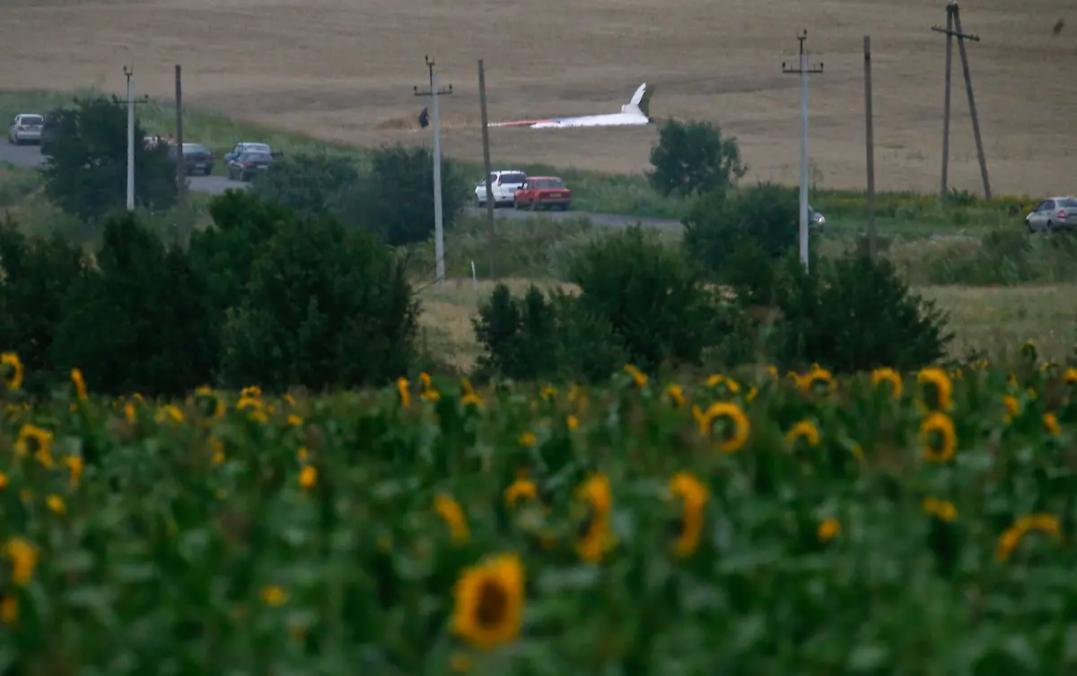 2014-07-17T184502Z-1168697559-GM1EA7I07HF01-RTRMADP-3-UKRAINE-CRISIS-AIRPLANE-JPG8892144844559924855
