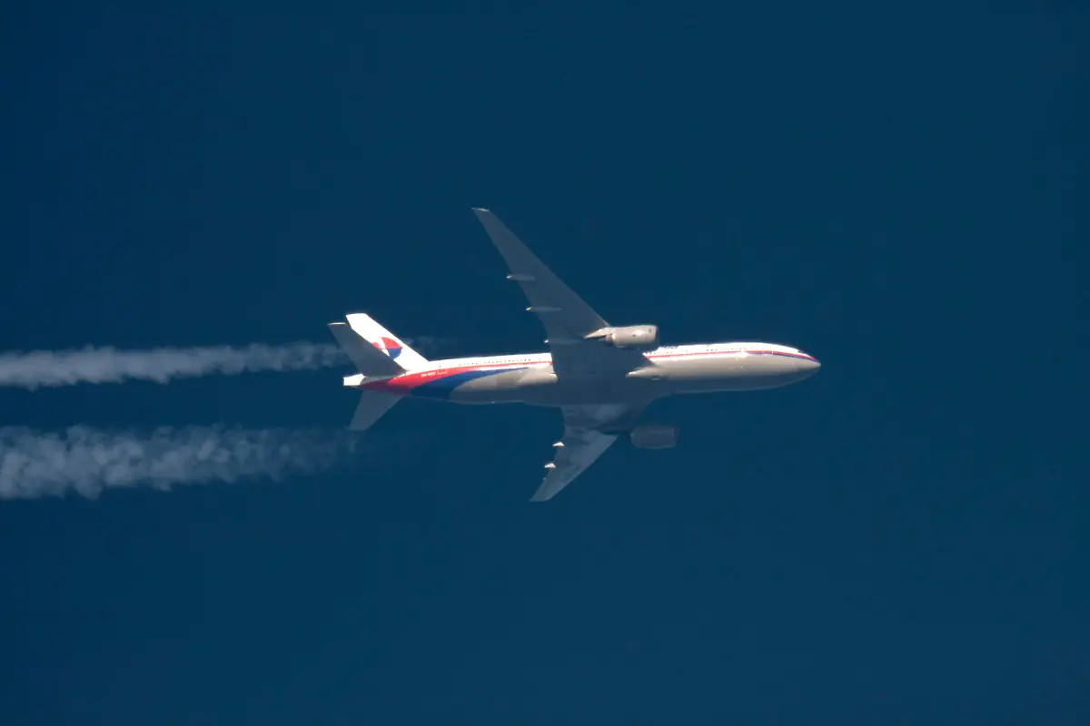 2014-07-17T155727Z-492485980-GM1EA3E081M02-RTRMADP-3-UKRAINE-CRISIS-AIRPLANE-JPG5252440760401911224