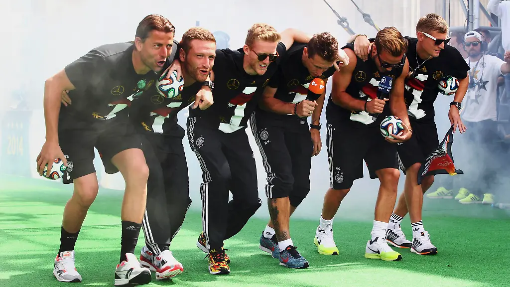 2014-07-15T144550Z-1358696158-LR1EA7F1504NU-RTRMADP-3-SOCCER-WORLD-GERMANY-JPG6381250989100581314