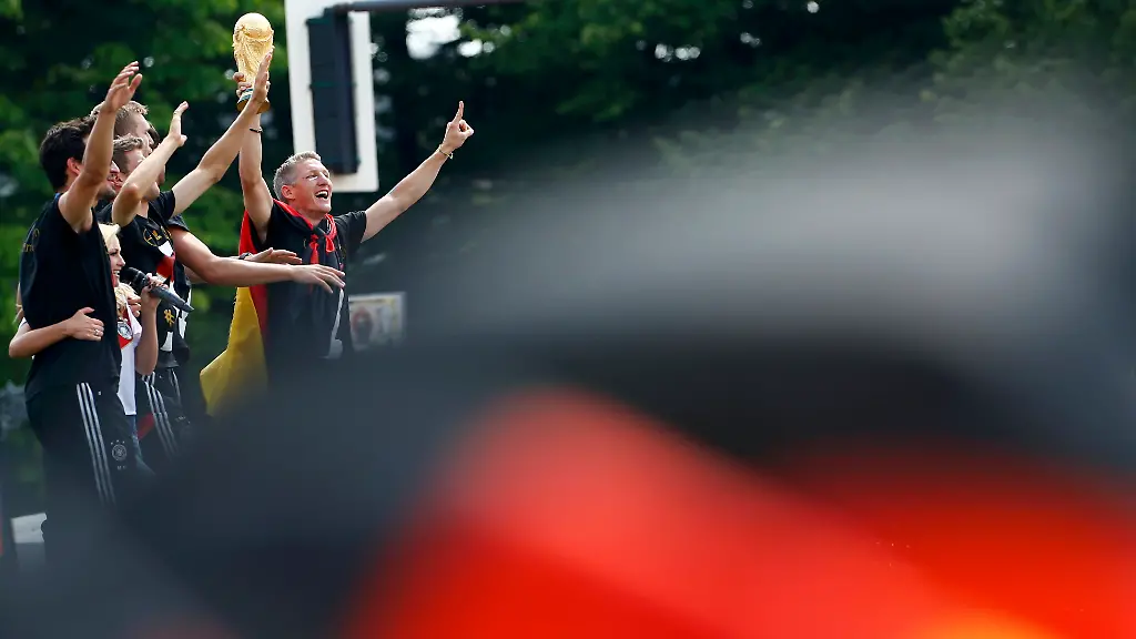 2014-07-15T114851Z-208250829-LR1EA7F0WT5JM-RTRMADP-3-SOCCER-WORLD-GERMANY-JPG4468626689176361944