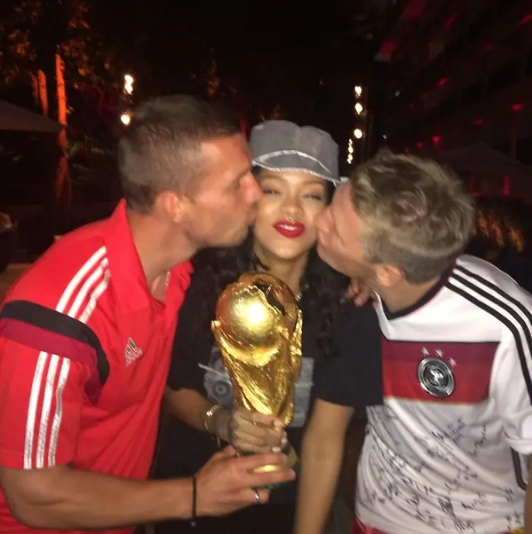 Rihanna-Schweini-und-Poldi-kuss