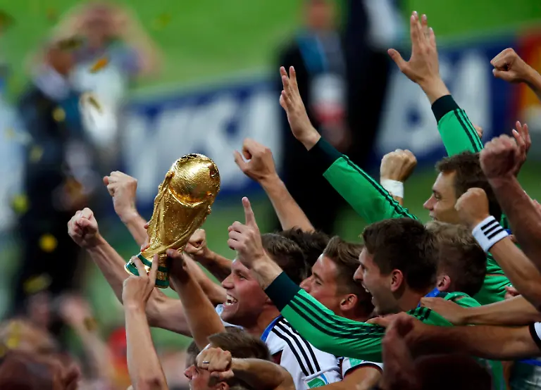 2014-07-13T221514Z-630791977-TB3EA7D1PWXMP-RTRMADP-3-SOCCER-WORLD-M64-GER-ARG-JPG1250664105178094869