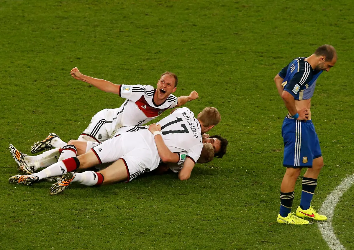 2014-07-13T215359Z-494941123-TB3EA7D1RH30D-RTRMADP-3-SOCCER-WORLD-M64-GER-ARG-JPG3021233305748123662