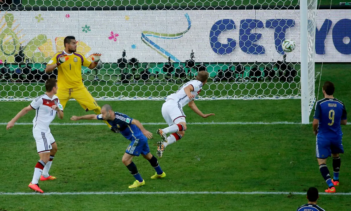 2014-07-13T202911Z-370826777-TB3EA7D1L06DM-RTRMADP-3-SOCCER-WORLD-M64-GER-ARG-JPG6096776500705558372