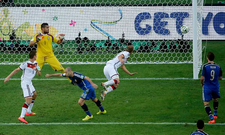 2014-07-13T202911Z-370826777-TB3EA7D1L06DM-RTRMADP-3-SOCCER-WORLD-M64-GER-ARG-JPG6096776500705558372