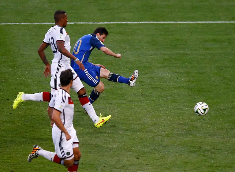 2014-07-13T201433Z-533317614-TB3EA7D1MVEQQ-RTRMADP-3-SOCCER-WORLD-M64-GER-ARG-JPG8346542676197088583