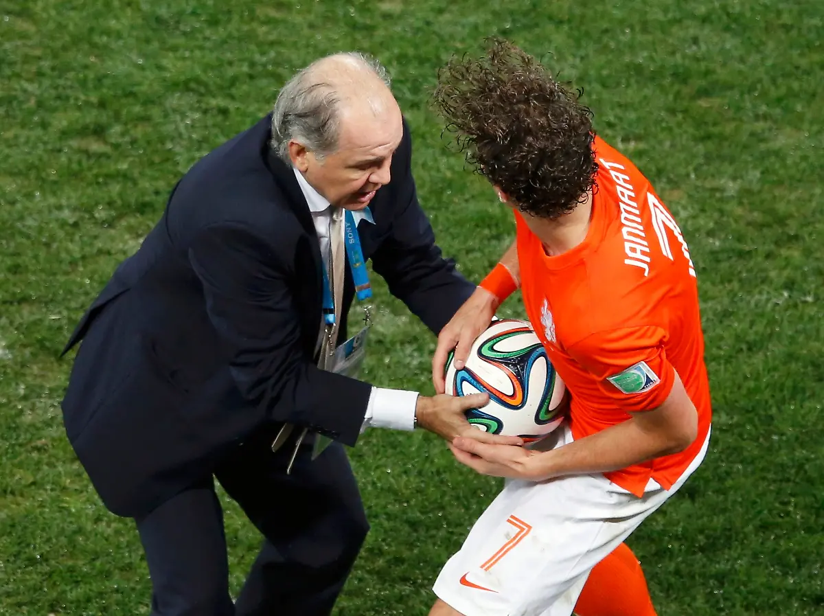 2014-07-09T223651Z-2131379686-TB3EA791QWOY9-RTRMADP-3-SOCCER-WORLD-M62-NED-ARG-JPG4754979599226559007