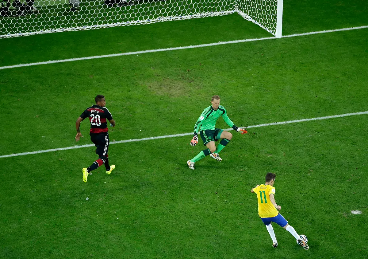 2014-07-08T220202Z-1298413702-TB3EA781RUKJZ-RTRMADP-3-SOCCER-WORLD-M61-BRA-GER-JPG3774717525569048148