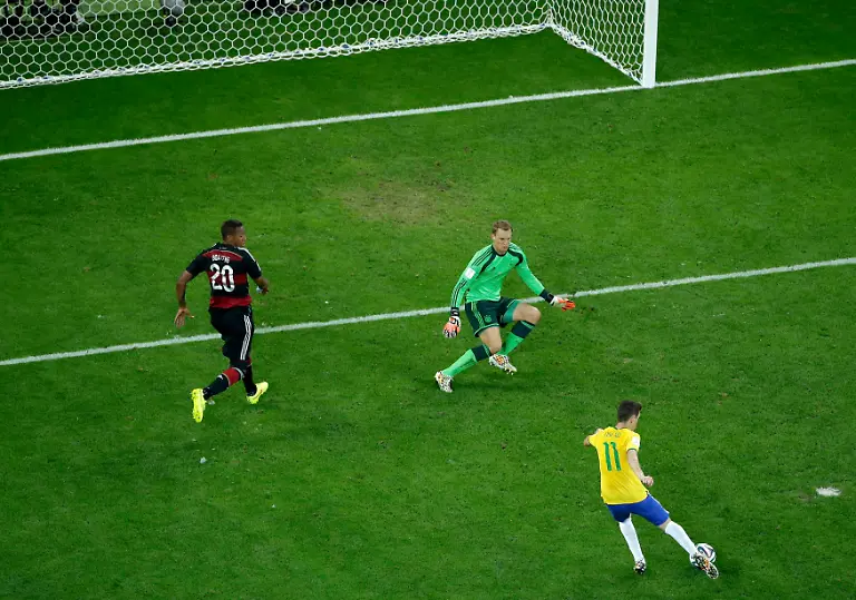 2014-07-08T220202Z-1298413702-TB3EA781RUKJZ-RTRMADP-3-SOCCER-WORLD-M61-BRA-GER-JPG3774717525569048148