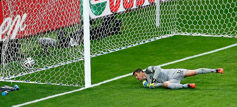 2014-07-08T203724Z-375234901-TB3EA781LDIK7-RTRMADP-3-SOCCER-WORLD-M61-BRA-GER-JPG2671428992628746783