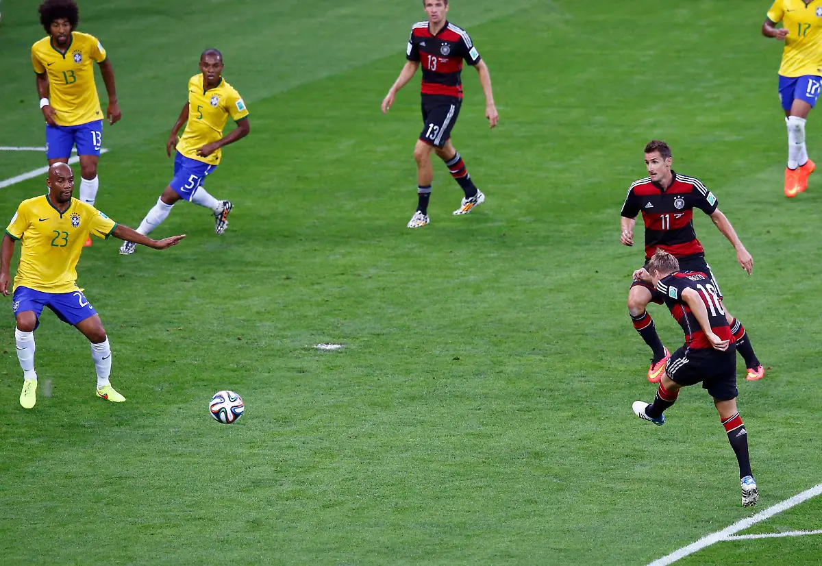 2014-07-08T203556Z-1305812262-TB3EA781LB2K2-RTRMADP-3-SOCCER-WORLD-M61-BRA-GER-JPG1421956831288481707