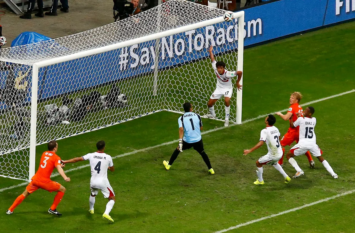 2014-07-05T220600Z-580177638-TB3EA751PGZG5-RTRMADP-3-SOCCER-WORLD-M59-NED-CRC-JPG1447560235783465612