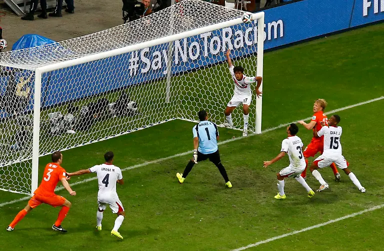 2014-07-05T220600Z-580177638-TB3EA751PGZG5-RTRMADP-3-SOCCER-WORLD-M59-NED-CRC-JPG1447560235783465612