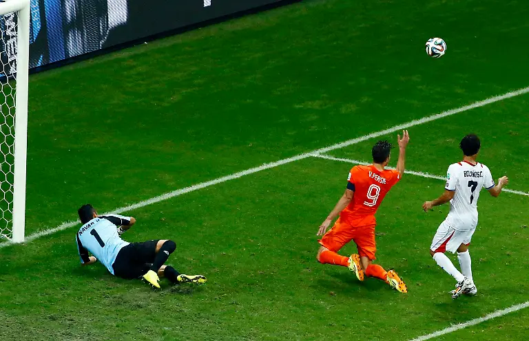 2014-07-05T215700Z-507625618-TB3EA751P1ZFT-RTRMADP-3-SOCCER-WORLD-M59-NED-CRC-JPG8393754394376782305