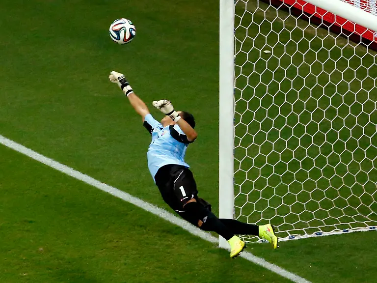 2014-07-05T204429Z-1286402005-TB3EA751LP4EK-RTRMADP-3-SOCCER-WORLD-M59-NED-CRC-JPG6799021167002736206