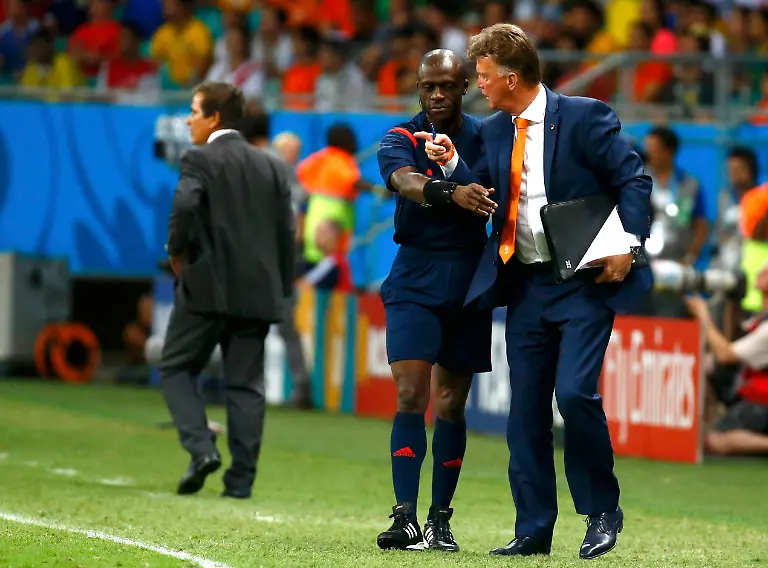 2014-07-05T203611Z-862681931-TB3EA751NVOGF-RTRMADP-3-SOCCER-WORLD-M59-NED-CRC-JPG5276038641480556051