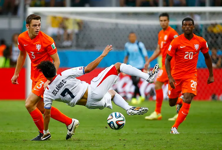 2014-07-05T200746Z-1816202904-TB3EA751MK9EJ-RTRMADP-3-SOCCER-WORLD-M59-NED-CRC-JPG5678696098786510510