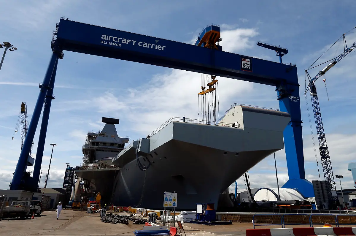 2014-07-04T112501Z-634138663-GM1EA741HG401-RTRMADP-3-BRITAIN-AIRCRAFT-CARRIER-JPG5798651691209976069