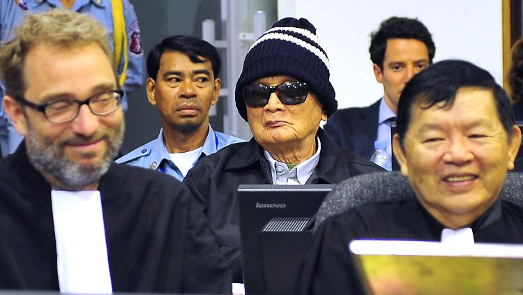 "Bruder Nr. 2": Nuon Chea mit Mütze im Gerichtssaal.