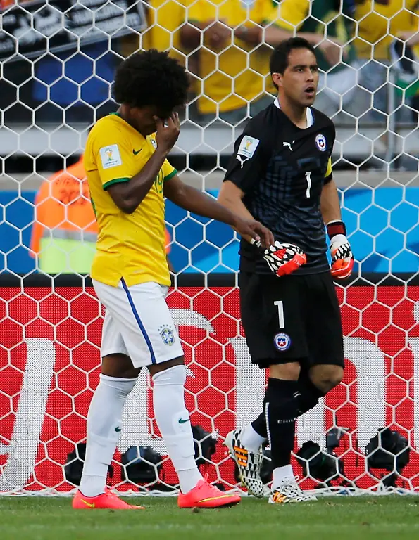 2014-06-28T193946Z-1241194082-TB3EA6S1L9UBV-RTRMADP-3-SOCCER-WORLD-M49-BRA-CHI-JPG4396737362427015816