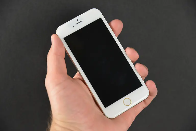 Apple-iPhone-6-Mockup-39