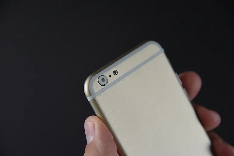 Apple-iPhone-6-Mockup-10