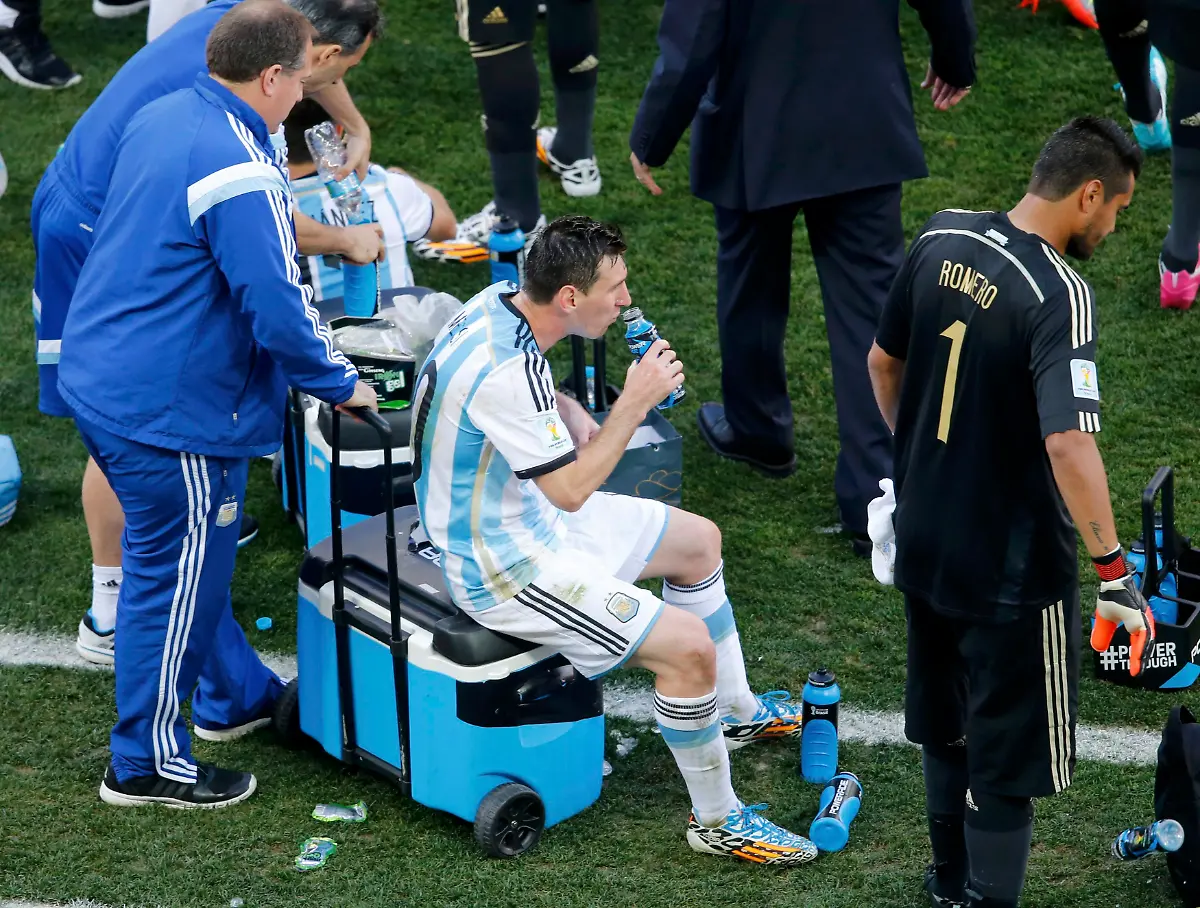 2014-07-01T180514Z-595513581-TB3EA711EBESS-RTRMADP-3-SOCCER-WORLD-M55-ARG-SUI-JPG2186248836710034113