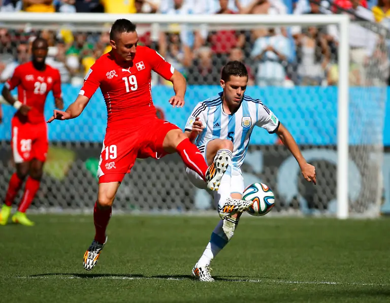 2014-07-01T164031Z-469257114-TB3EA711CYAXF-RTRMADP-3-SOCCER-WORLD-M55-ARG-SUI-JPG3888904727375821312