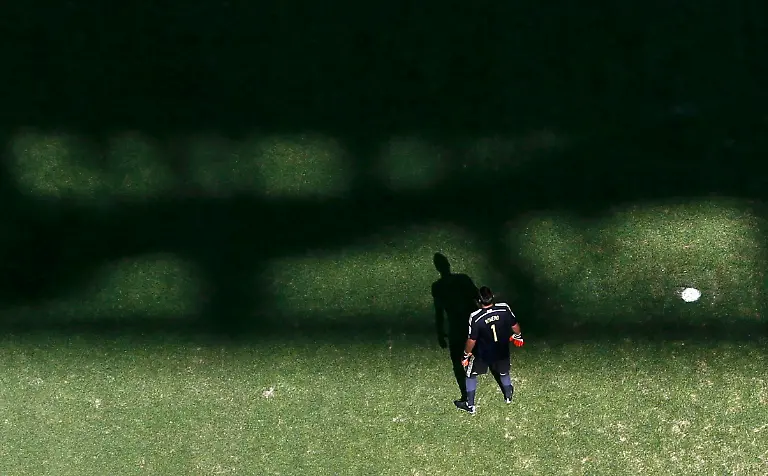 2014-07-01T161542Z-1012934181-TB3EA711BTCVI-RTRMADP-3-SOCCER-WORLD-M55-ARG-SUI-JPG7599921538242587000