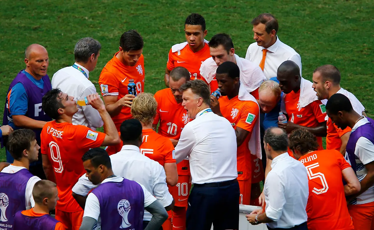 2014-06-29T174352Z-341609503-TB3EA6T1DBNTI-RTRMADP-3-SOCCER-WORLD-M51-NED-MEX-JPG8720755580722843704