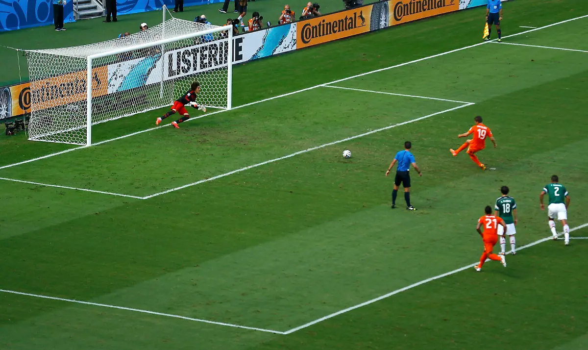 2014-06-29T184441Z-1359628618-GF2EA6T1FIW01-RTRMADP-3-SOCCER-WORLD-M51-NED-MEX-JPG5037738451052333957